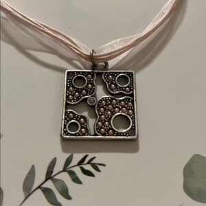 Elegant Pink and Silver Pendant Necklace